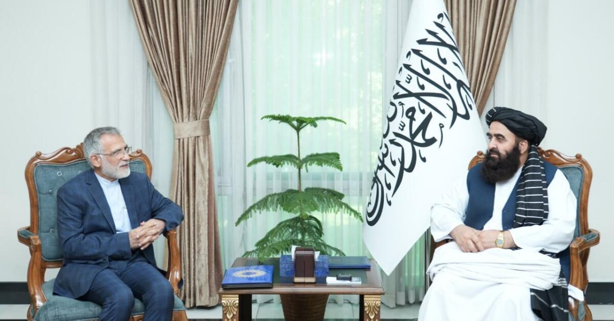متقی و بهرامی در مورد روابط دوجانبه افغانستان و ایران و وضعیت منطقه گفت‌وگو کردند