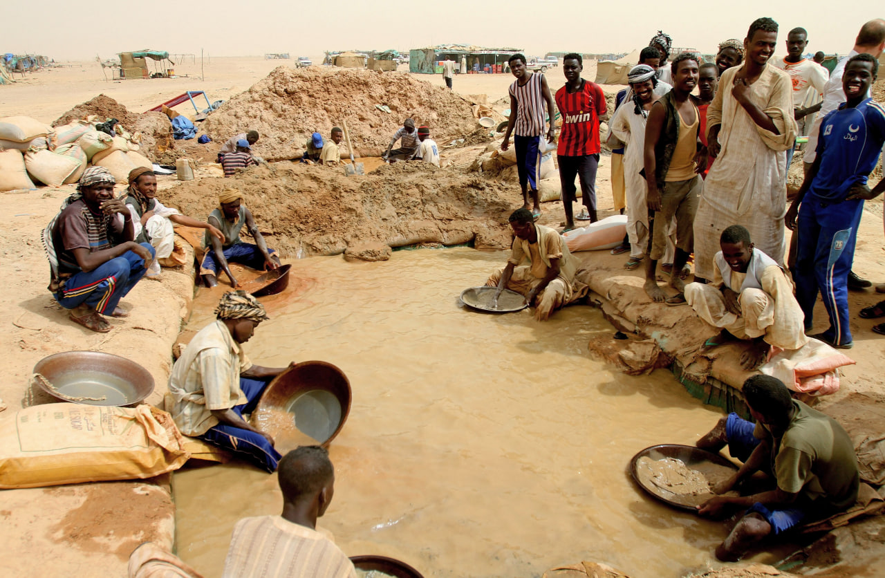 دست‌کم ۷۲ کارگر در حمله‌ی هوایی بر یک معدن طلا در مرز مصر و سودان کشته شدند